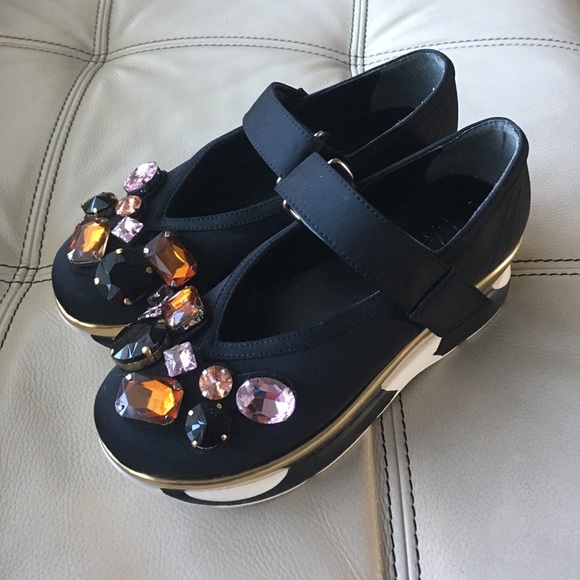 Shoes - Picture 1 of 8